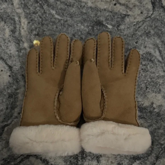 Tan Suede Ugg Gloves with White Fur Trim